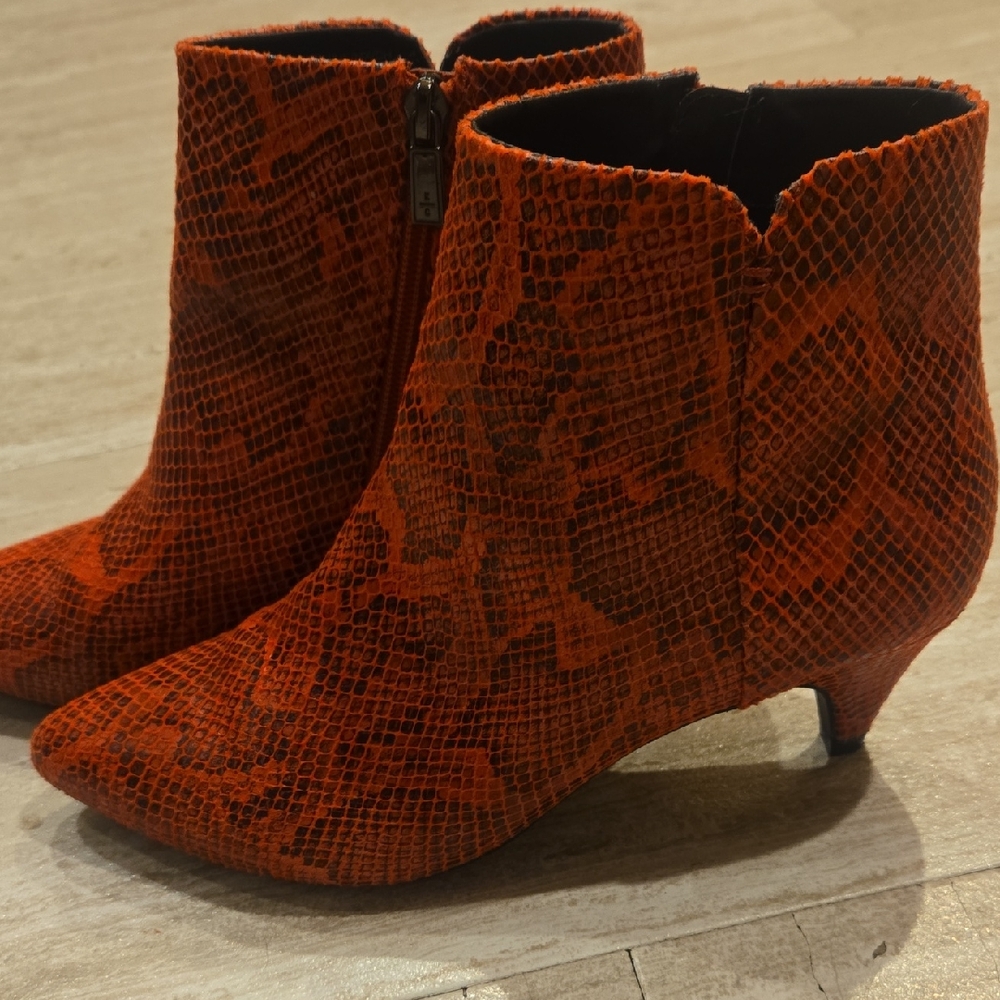REACTION Kenneth Cole Red/Black Snakeskin Kick Bit Ankle Boots
